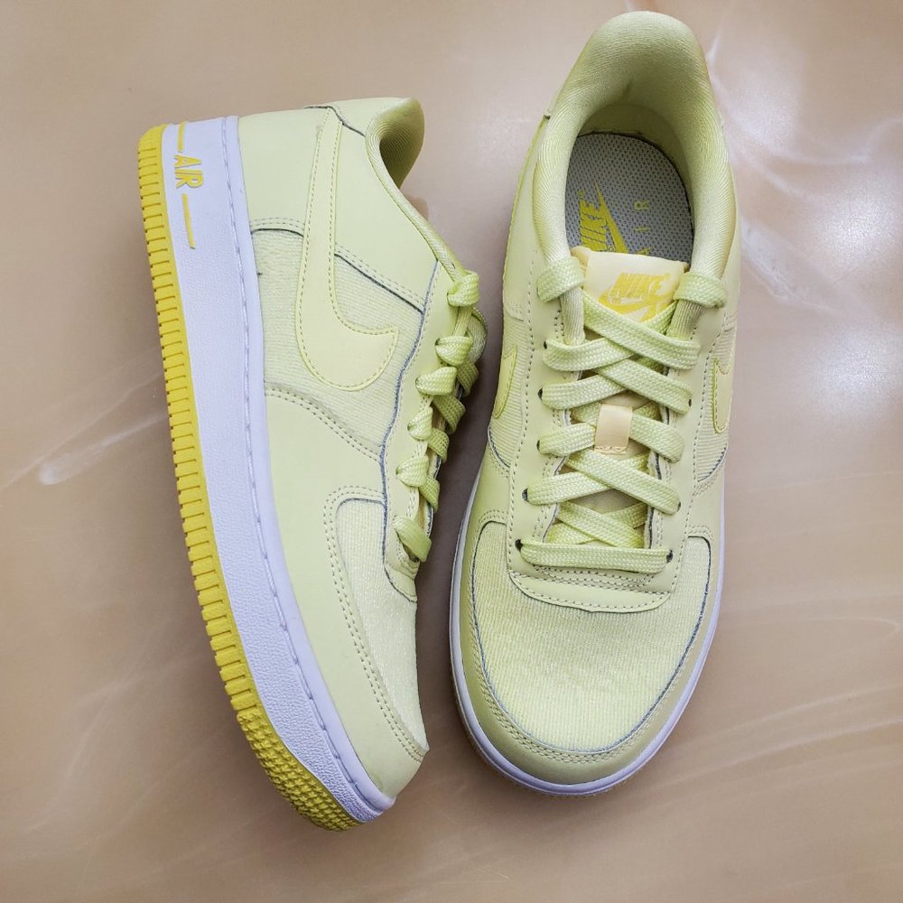 Nike Air Force 1 LV8 - Picture 4 of 9